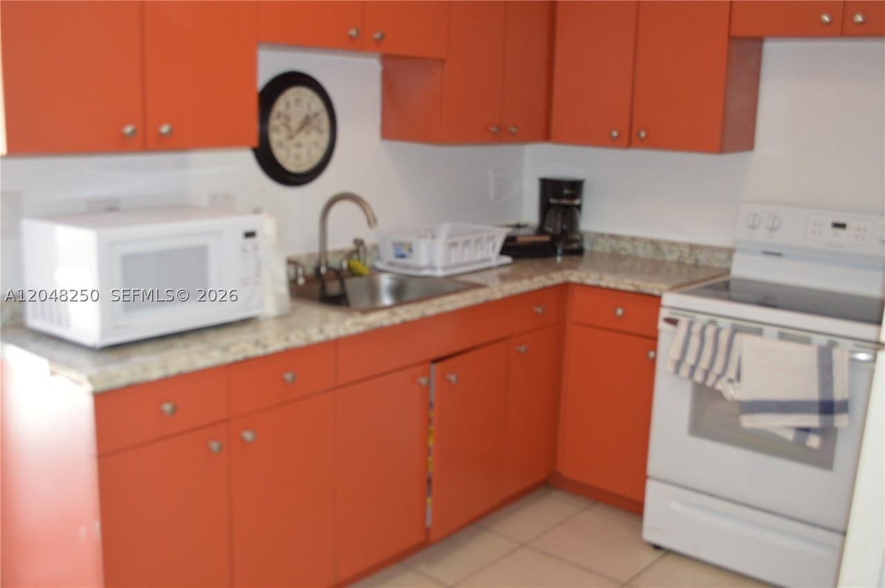 225 Ne 171st Ter #0 - Photo 7 of 20