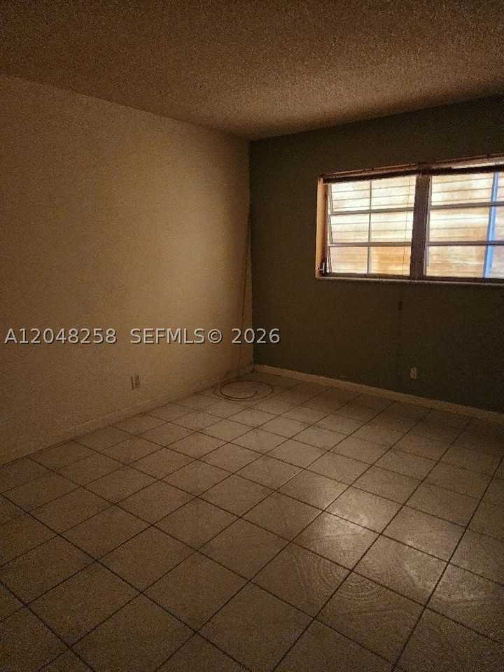 1621 Nw 46th Ave #102 - Photo 2 of 10