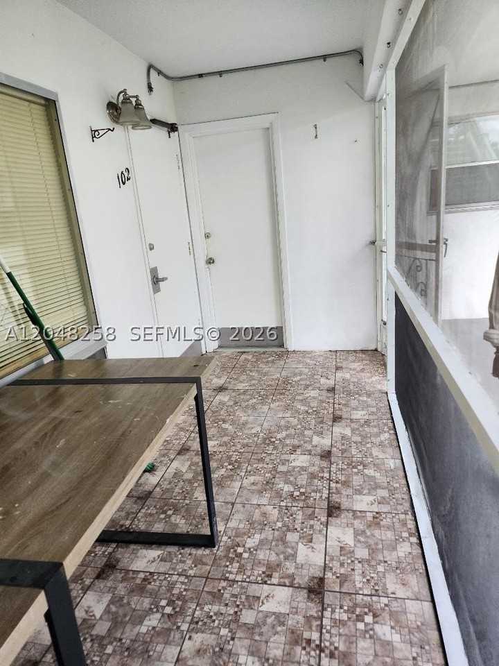1621 Nw 46th Ave #102 - Photo 3 of 10