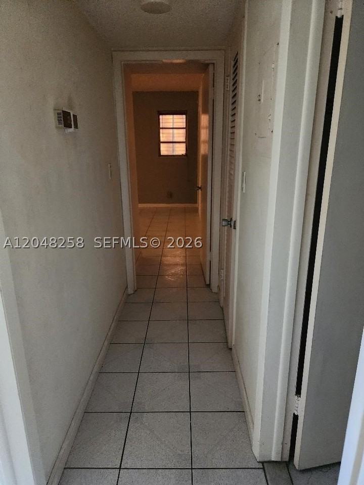 1621 Nw 46th Ave #102 - Photo 5 of 10