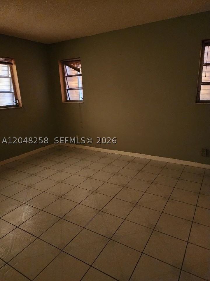 1621 Nw 46th Ave #102 - Photo 6 of 10