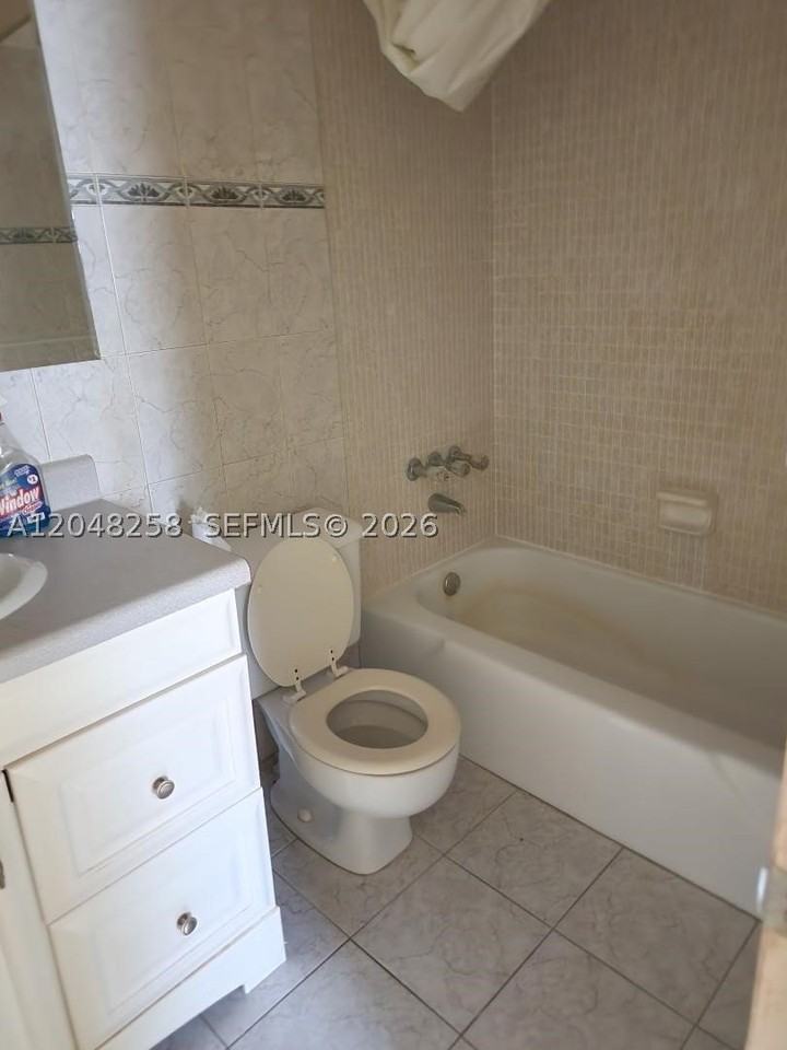 1621 Nw 46th Ave #102 - Photo 7 of 10