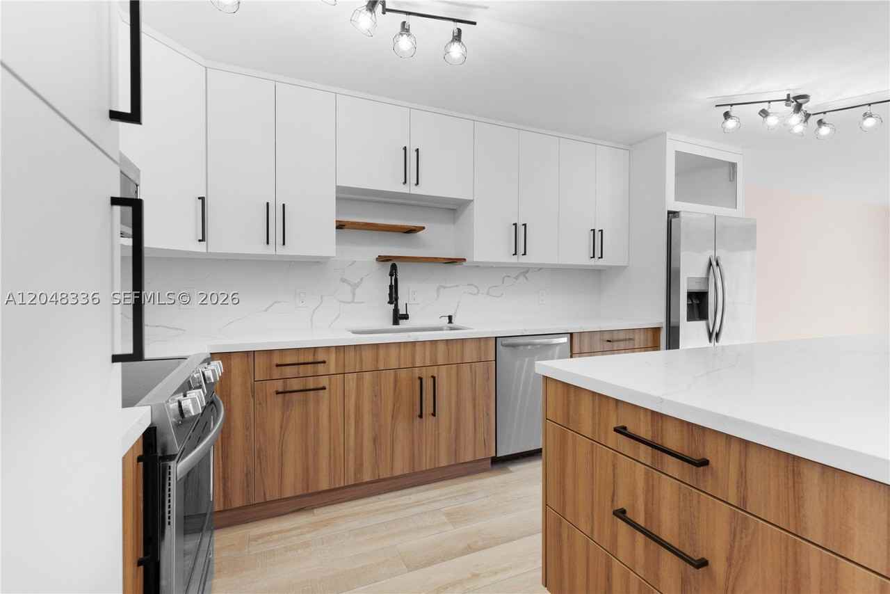 8752 Sw 12th St #201 - Photo 5 of 47