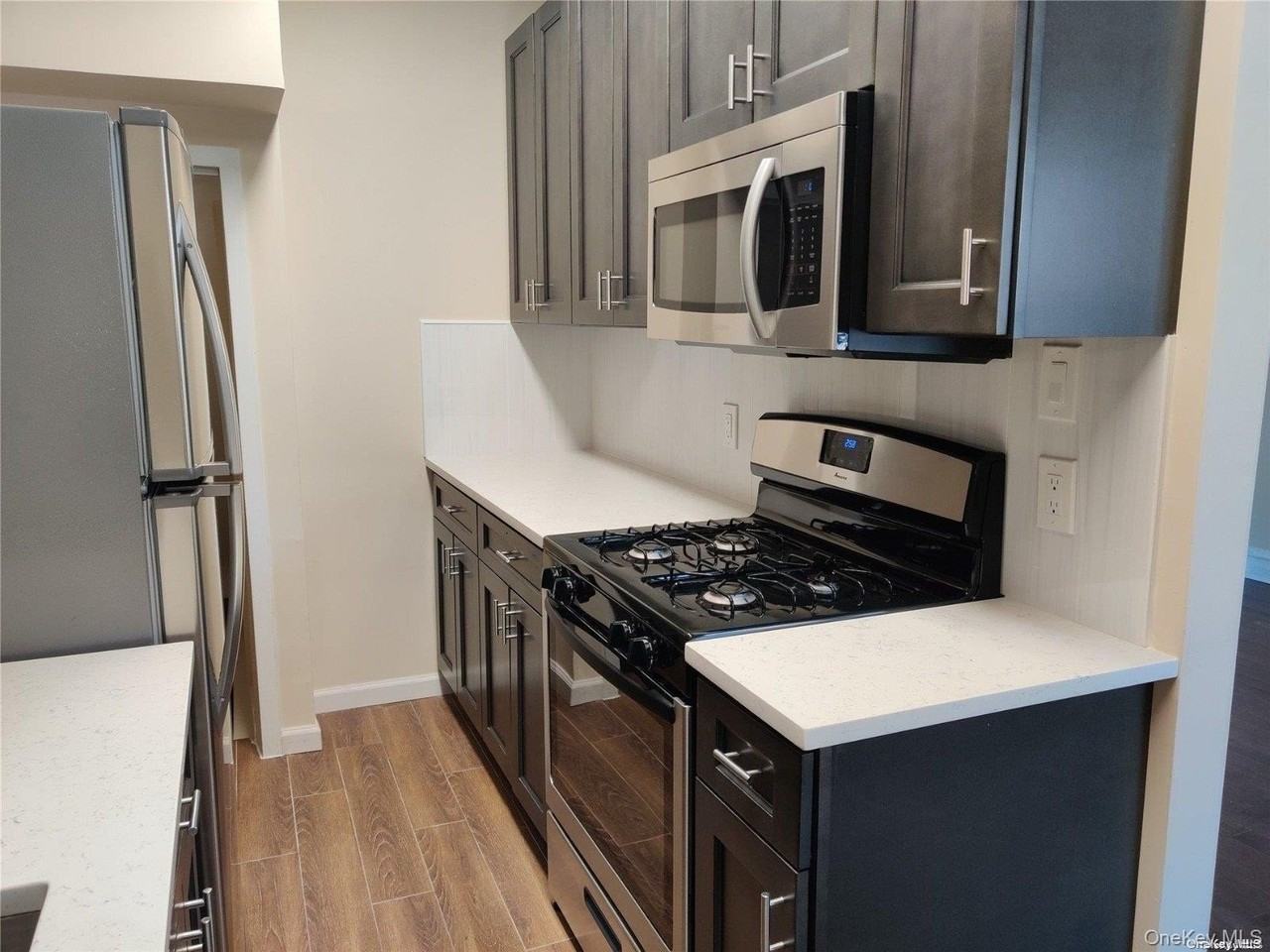 8257 167th St #1-2 - Photo 4 of 7