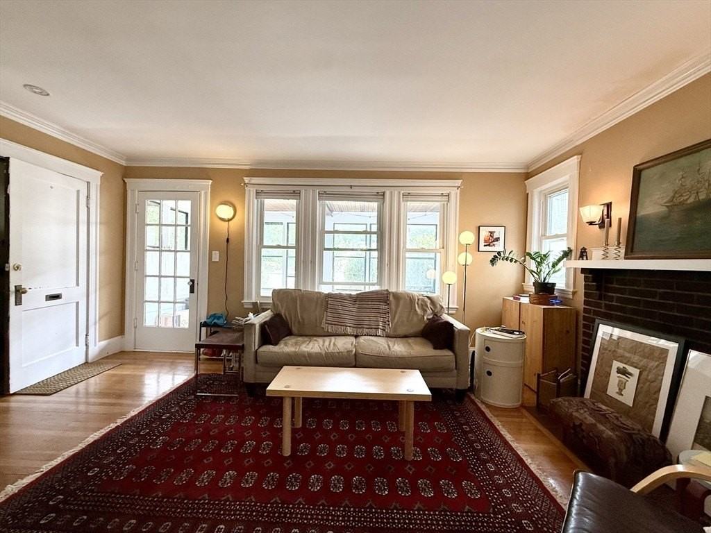 519 Belmont St #1 - Photo 3 of 16