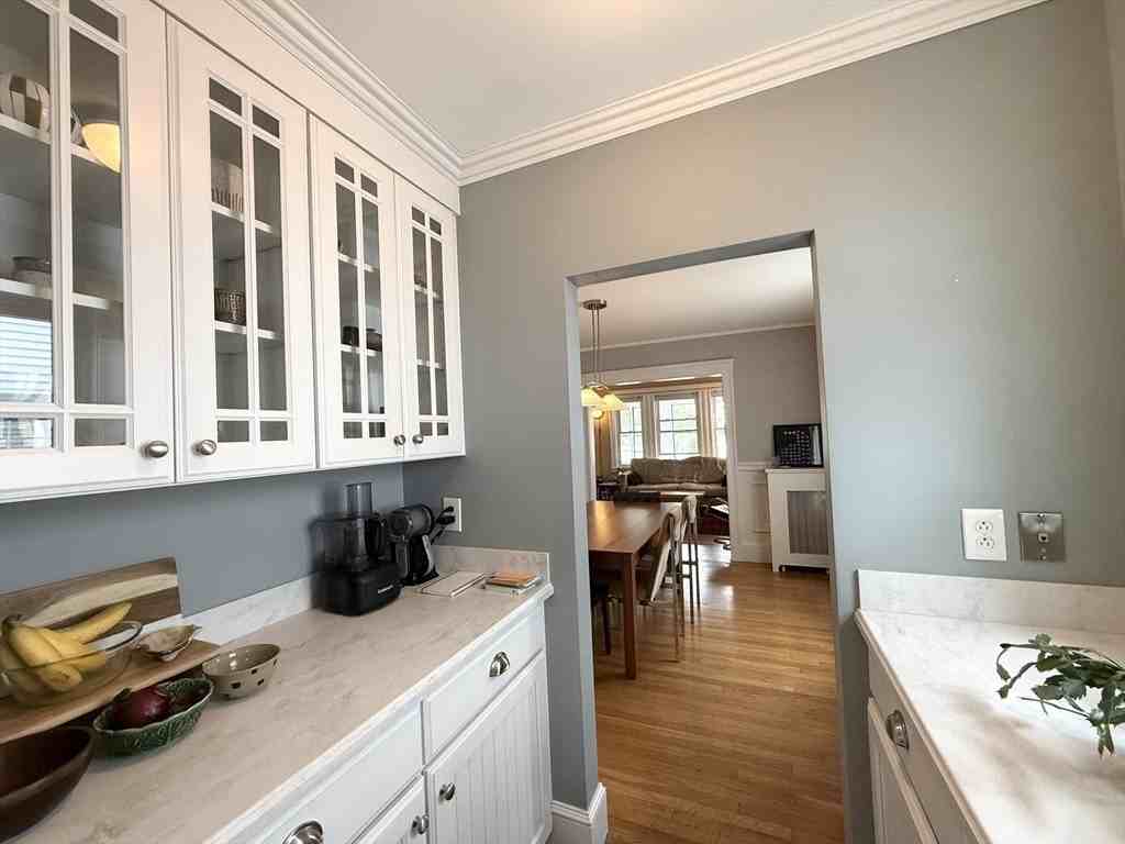 519 Belmont St #1 - Photo 5 of 16