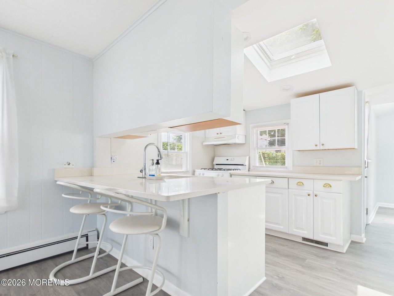 325 15th Ave - Photo 2 of 35