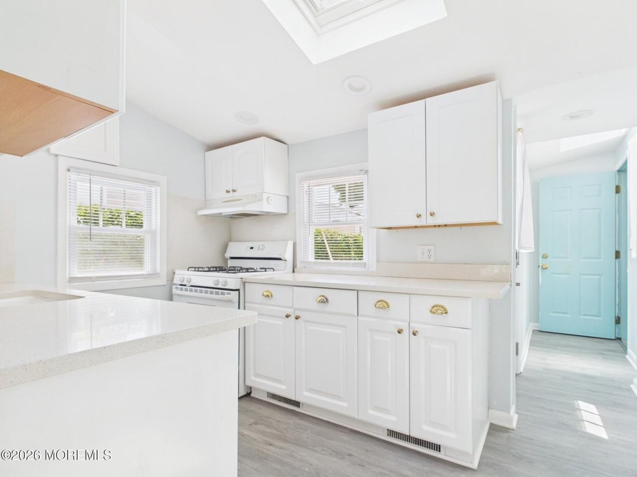 325 15th Ave - Photo 4 of 35