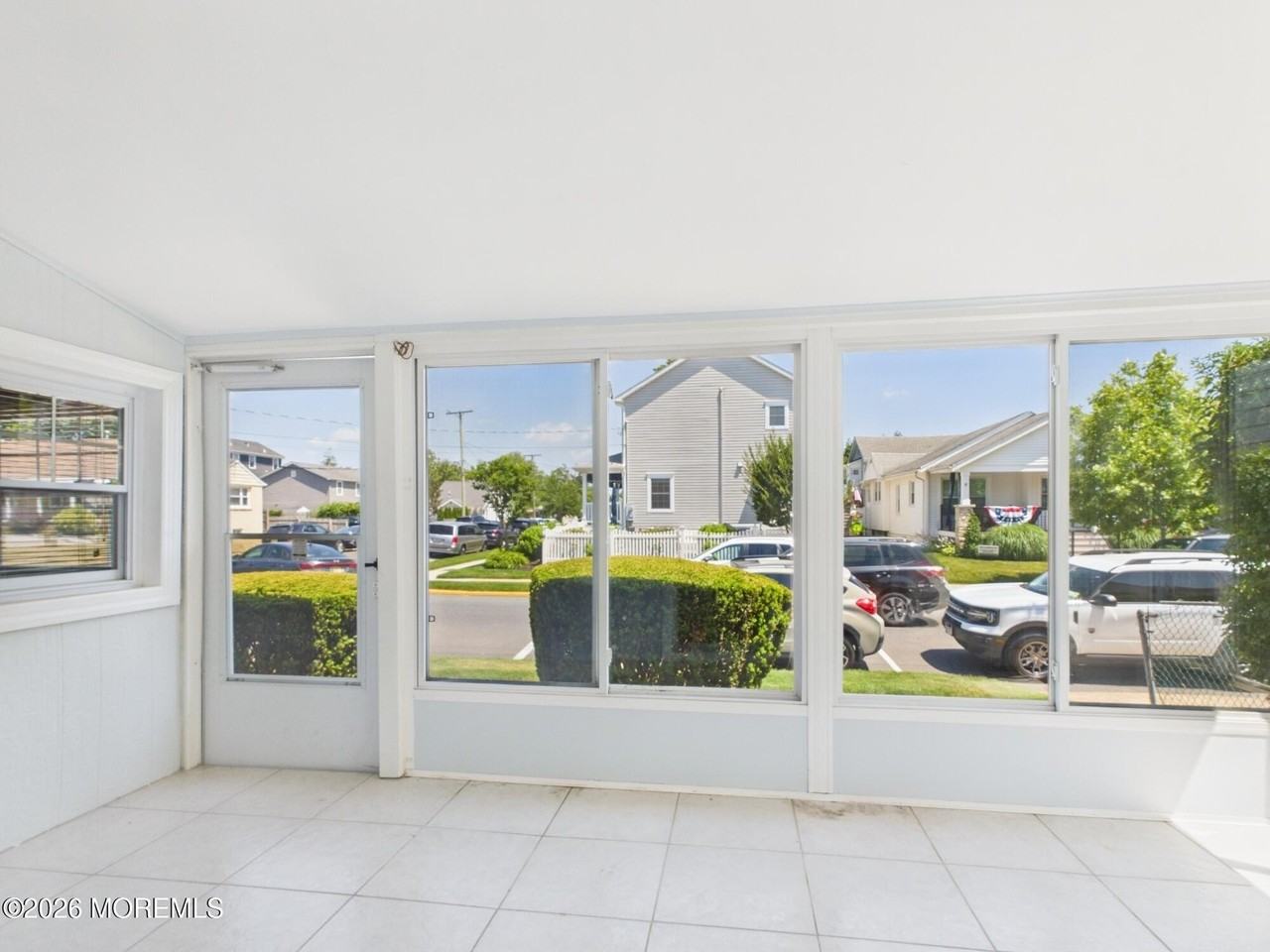 325 15th Ave - Photo 7 of 35