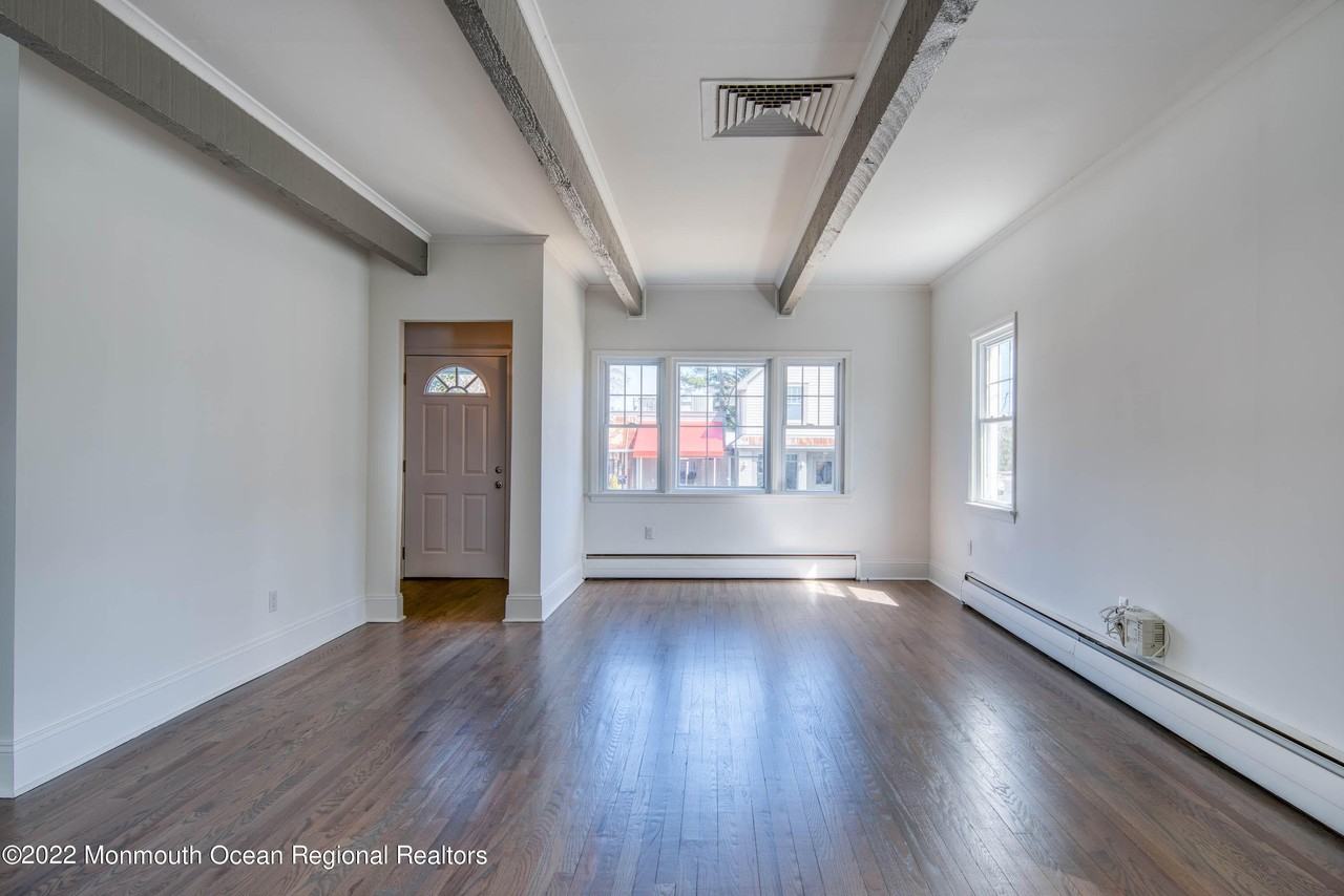 109 E River Rd #109A - Photo 4 of 28