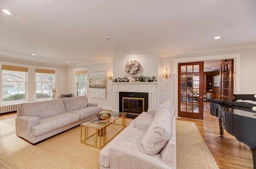 1499 Sheridan Rd - Photo 7 of 50