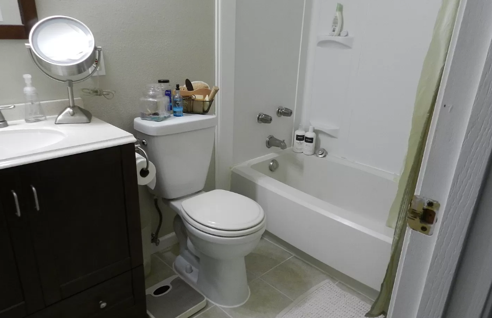 402 Thompson Dr #1 - Photo 4 of 17