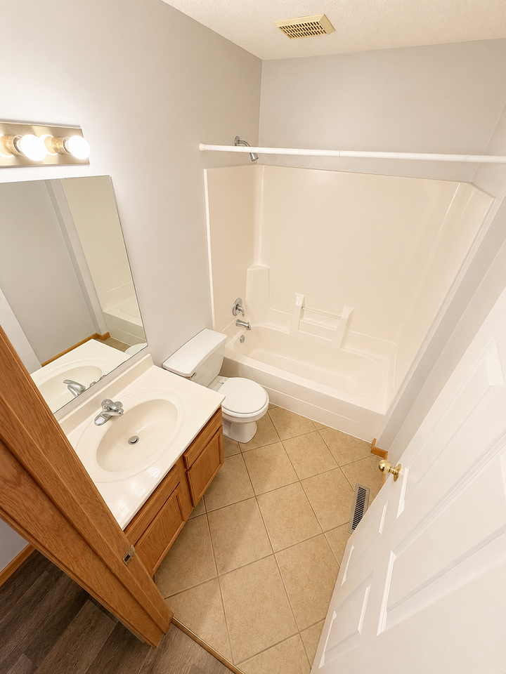1415 43rd Ave Ne #1 - Photo 6 of 17
