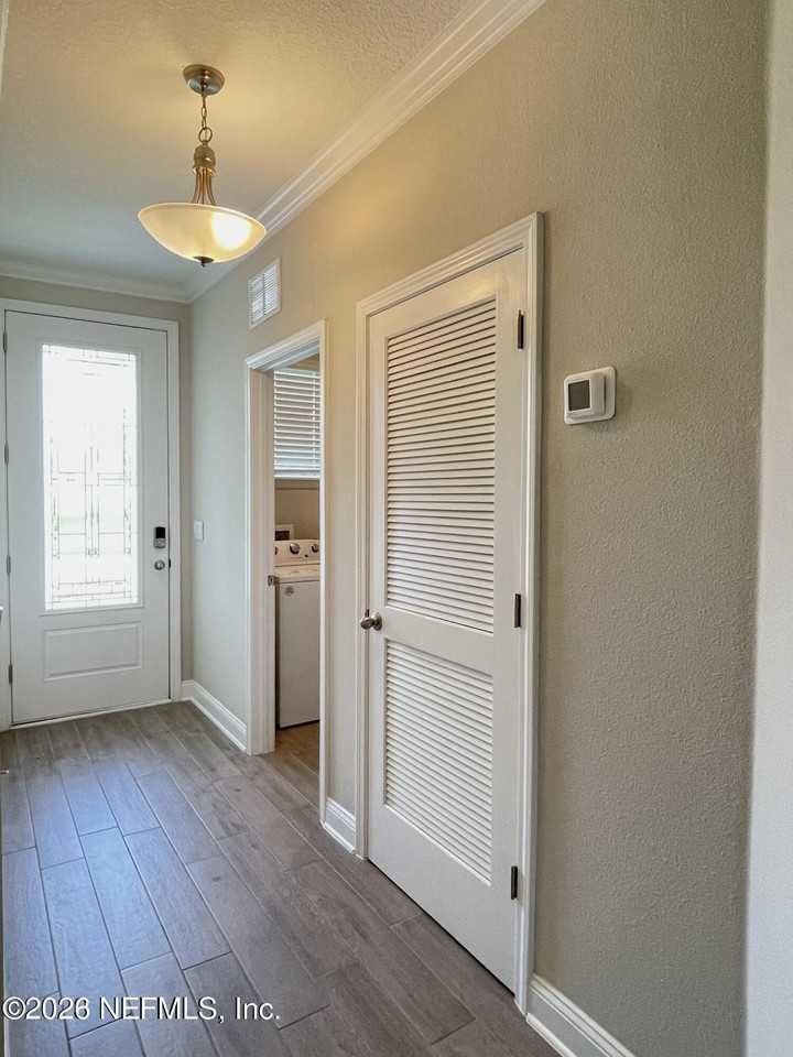 300 Thistleton Way - Photo 4 of 21