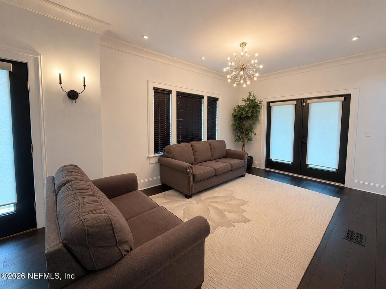 1544 N Laura St - Photo 4 of 17