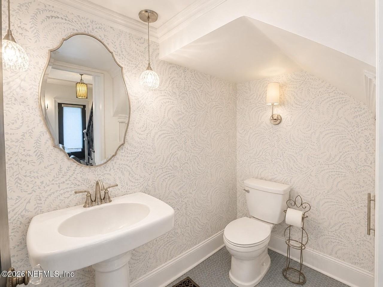 1544 N Laura St - Photo 5 of 17