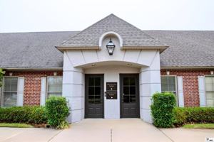 featured image of 1888 Hudson Cir
