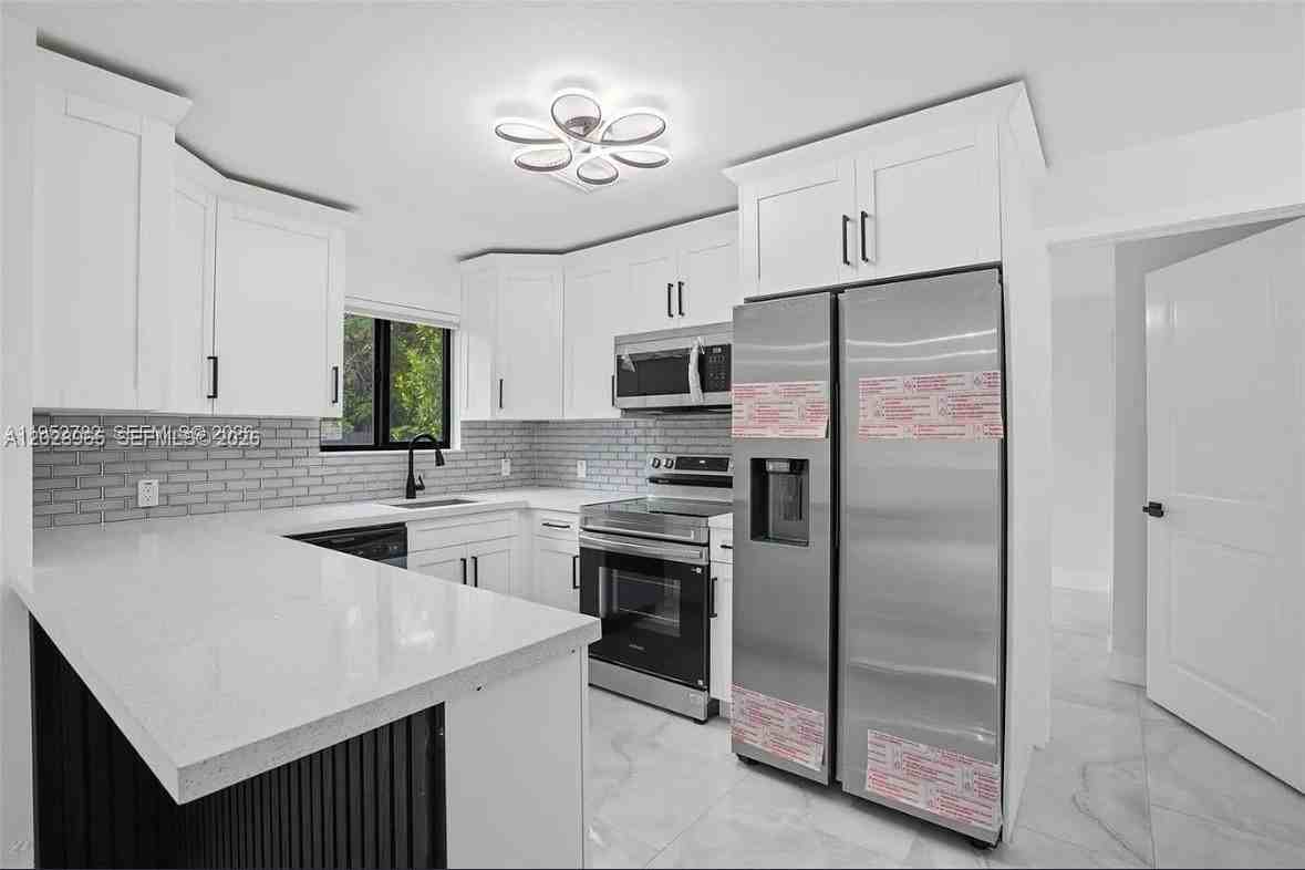 1411 Nw 40th St
