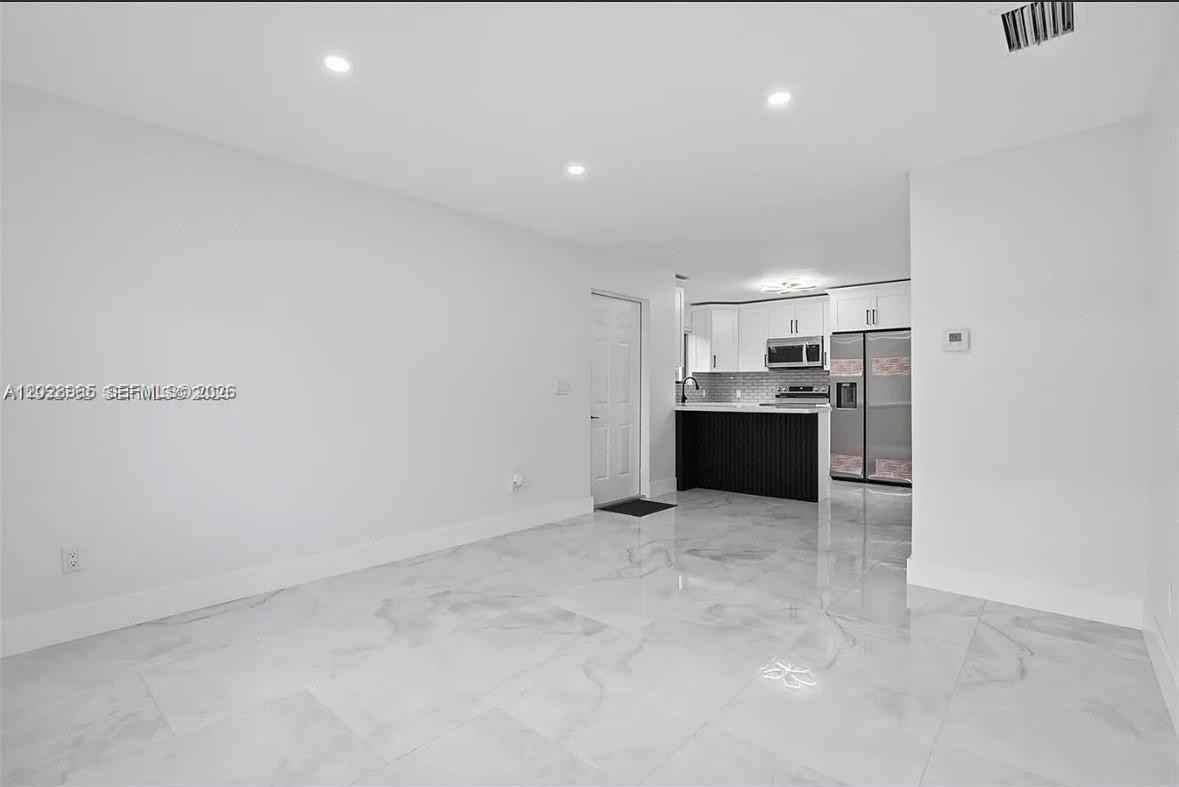 1411 Nw 40th St - Photo 2 of 8