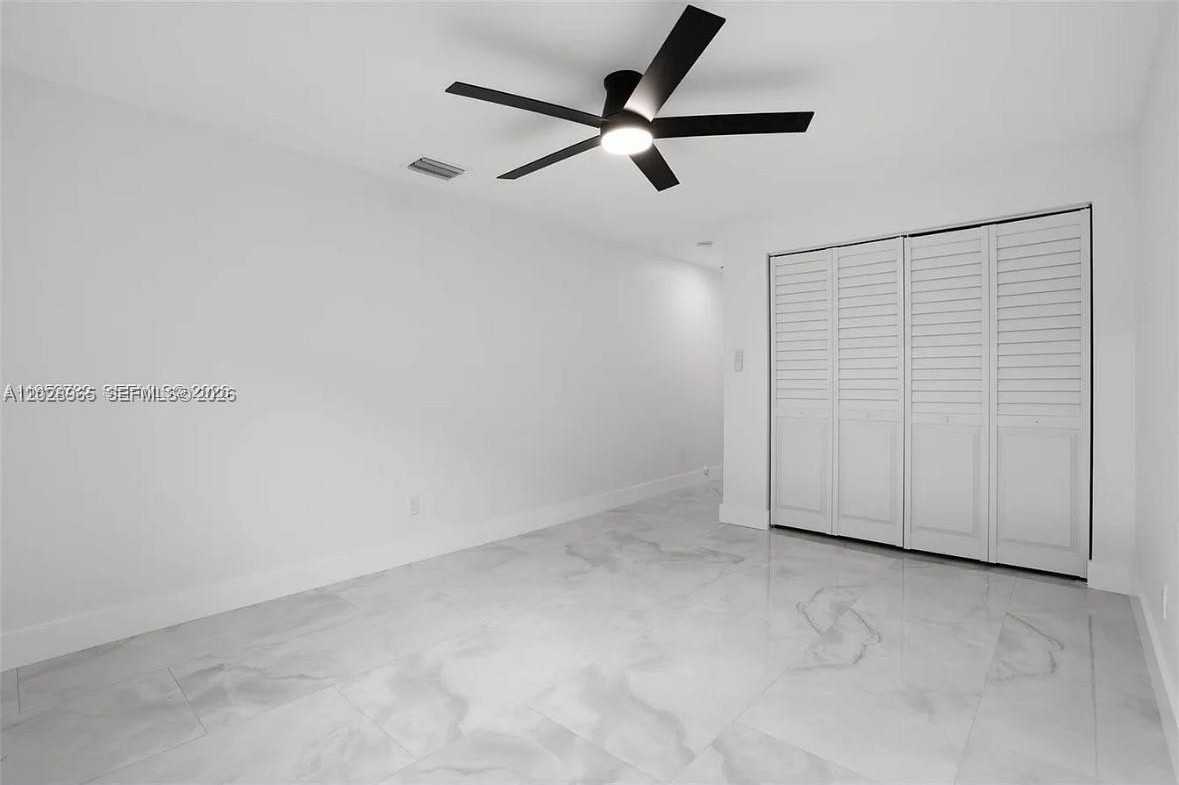 1411 Nw 40th St - Photo 5 of 8