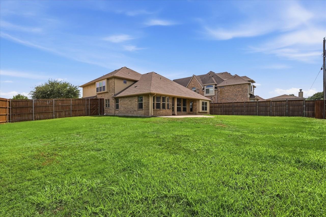 1551 Meadow Run Dr - Photo 2 of 40