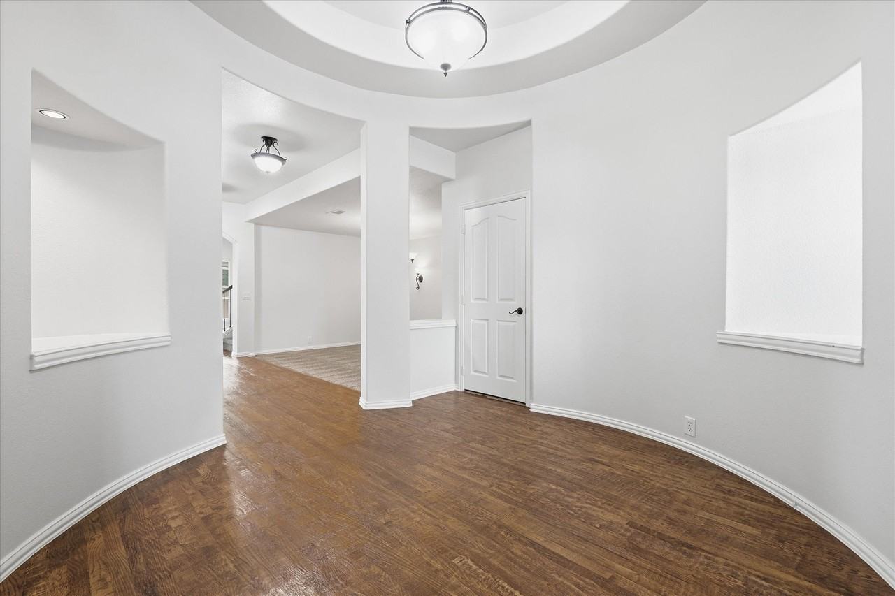 1551 Meadow Run Dr - Photo 4 of 40
