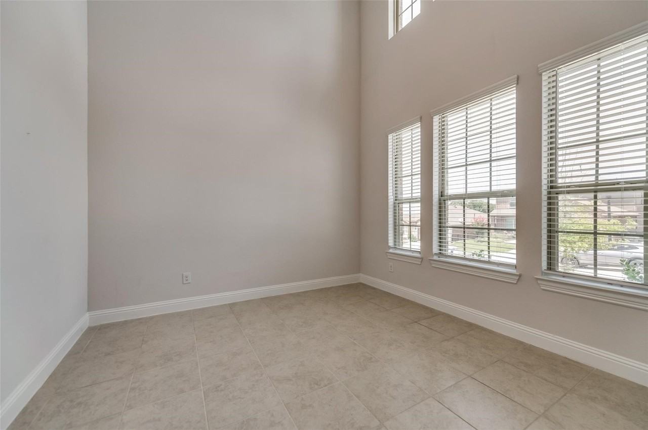 1216 Gibson Dr - Photo 4 of 32
