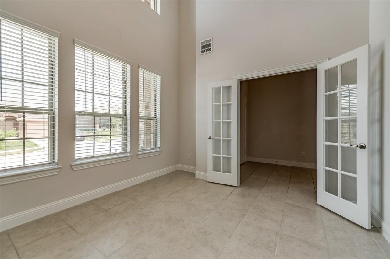 1216 Gibson Dr - Photo 5 of 32
