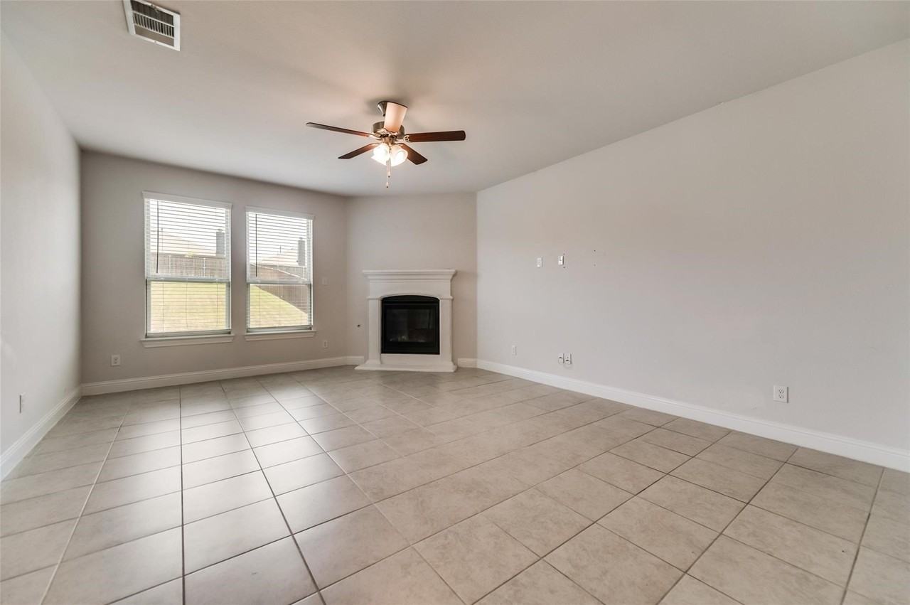1216 Gibson Dr - Photo 6 of 32