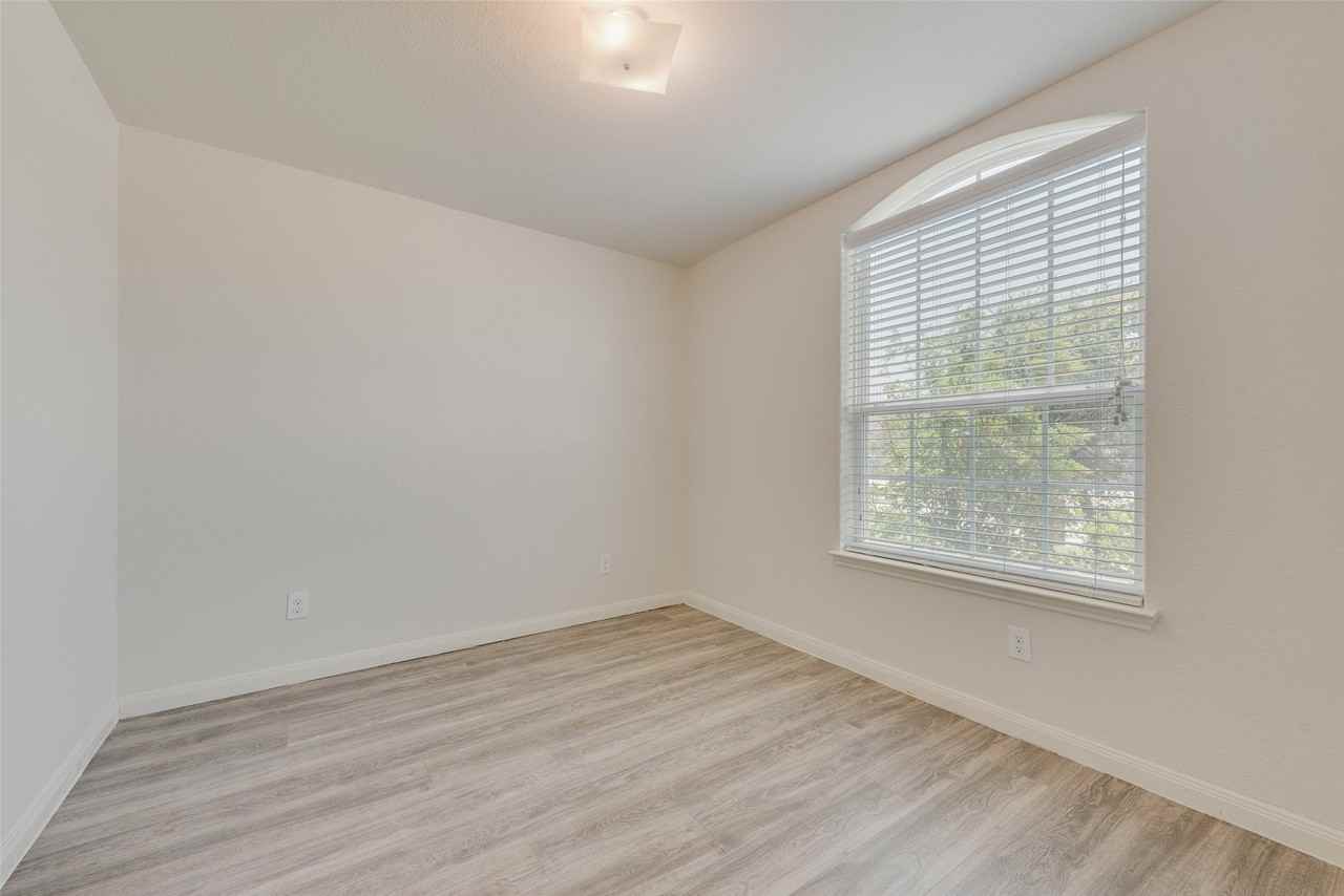 8925 Black Haw St - Photo 3 of 20