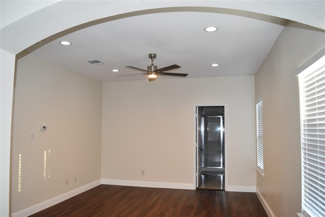 411 Paddock Ln - Photo 3 of 19
