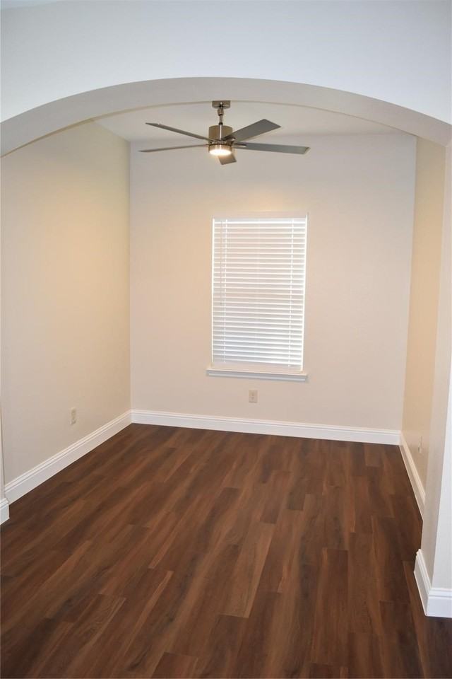 411 Paddock Ln - Photo 4 of 19
