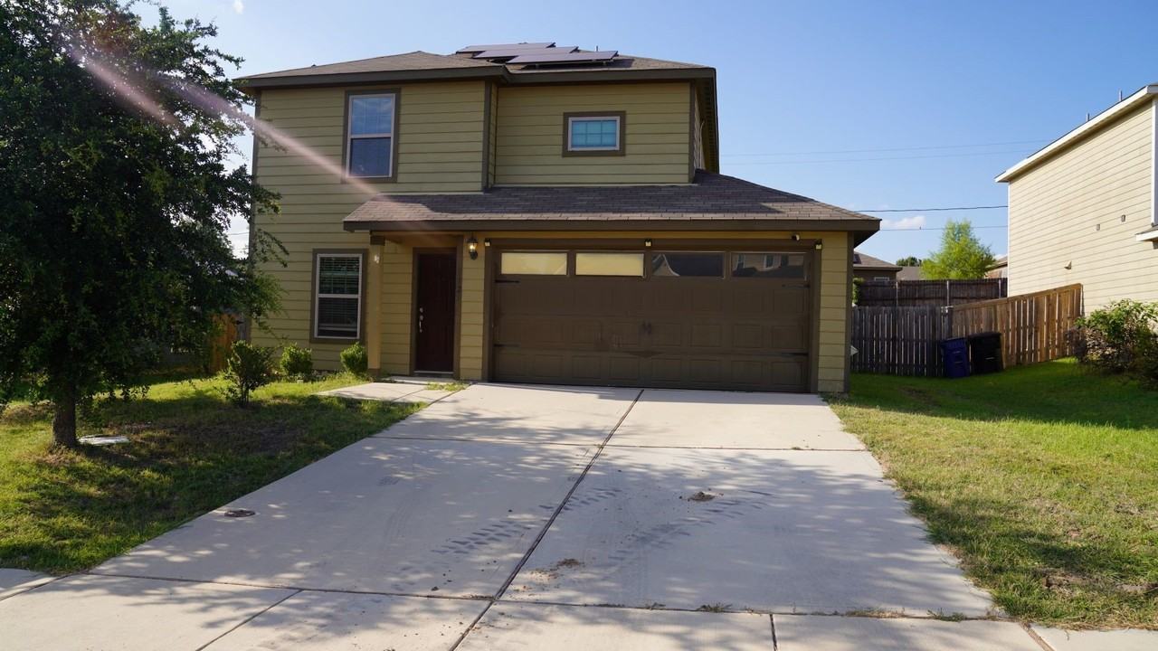 1321 Eagle Lake Dr - Photo 2 of 10