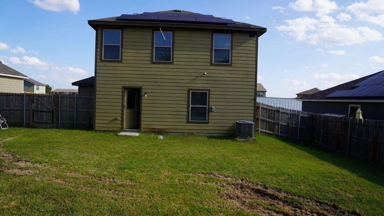 1321 Eagle Lake Dr - Photo 3 of 10