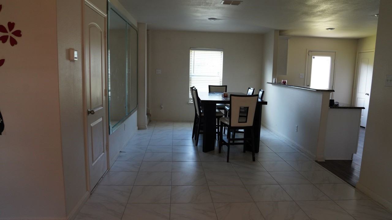1321 Eagle Lake Dr - Photo 4 of 10