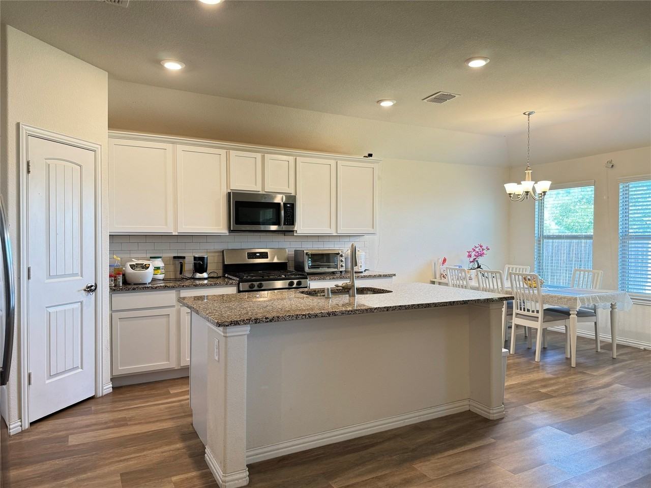 9125 Acre Meadows Ln - Photo 4 of 24