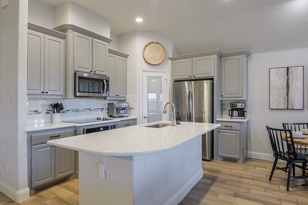 982 E Villas Ct - Photo 3 of 28