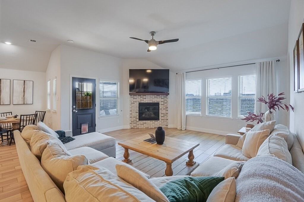 982 E Villas Ct - Photo 4 of 28