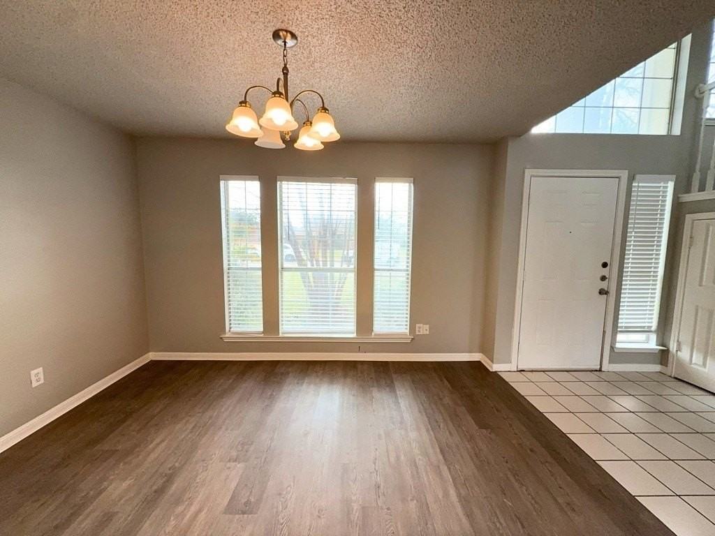 704 Inglewood Trl - Photo 5 of 30