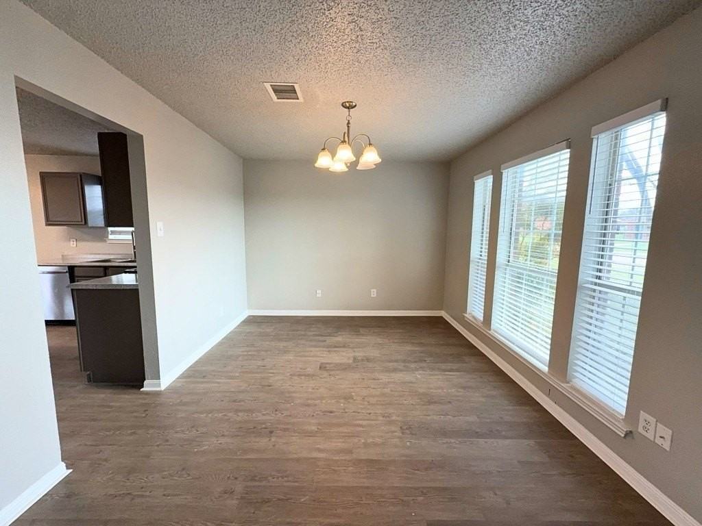 704 Inglewood Trl - Photo 6 of 30