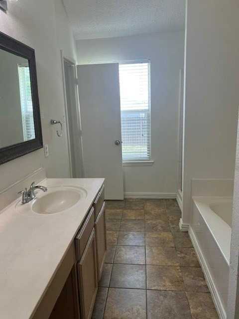 7409 Marsland Ln - Photo 6 of 12