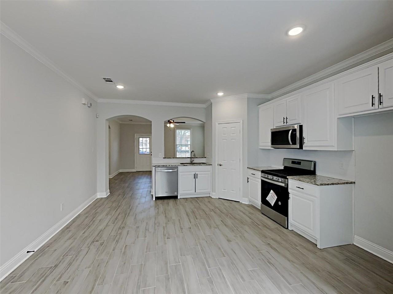 1032 E Leuda St - Photo 4 of 19
