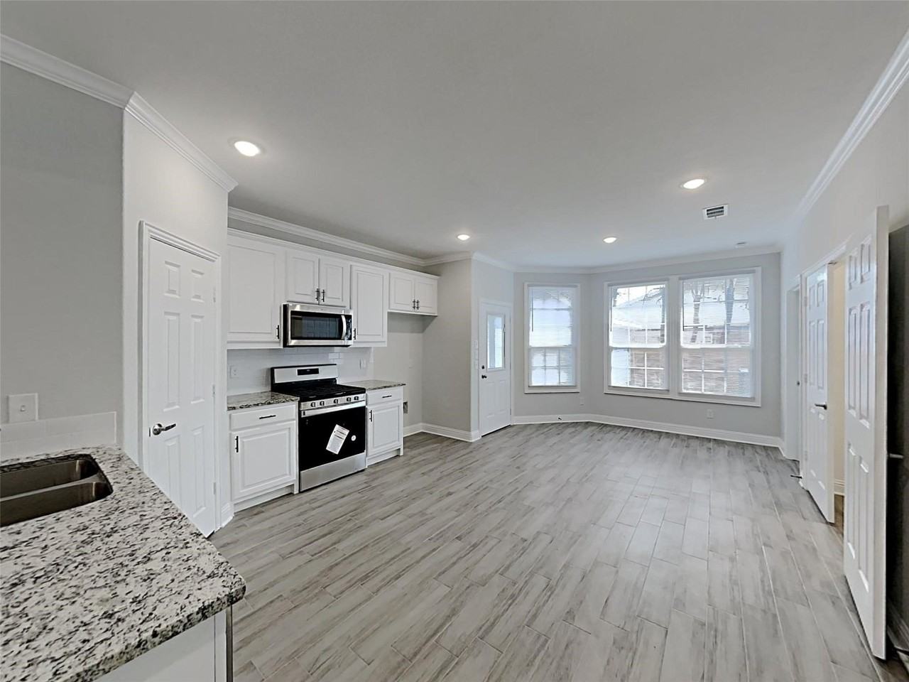 1032 E Leuda St - Photo 7 of 19