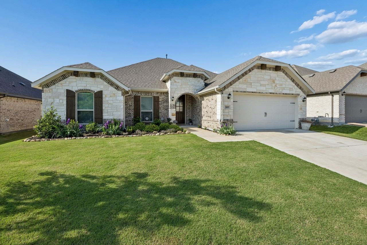 1009 Moss Grove Trl - Photo 2 of 29