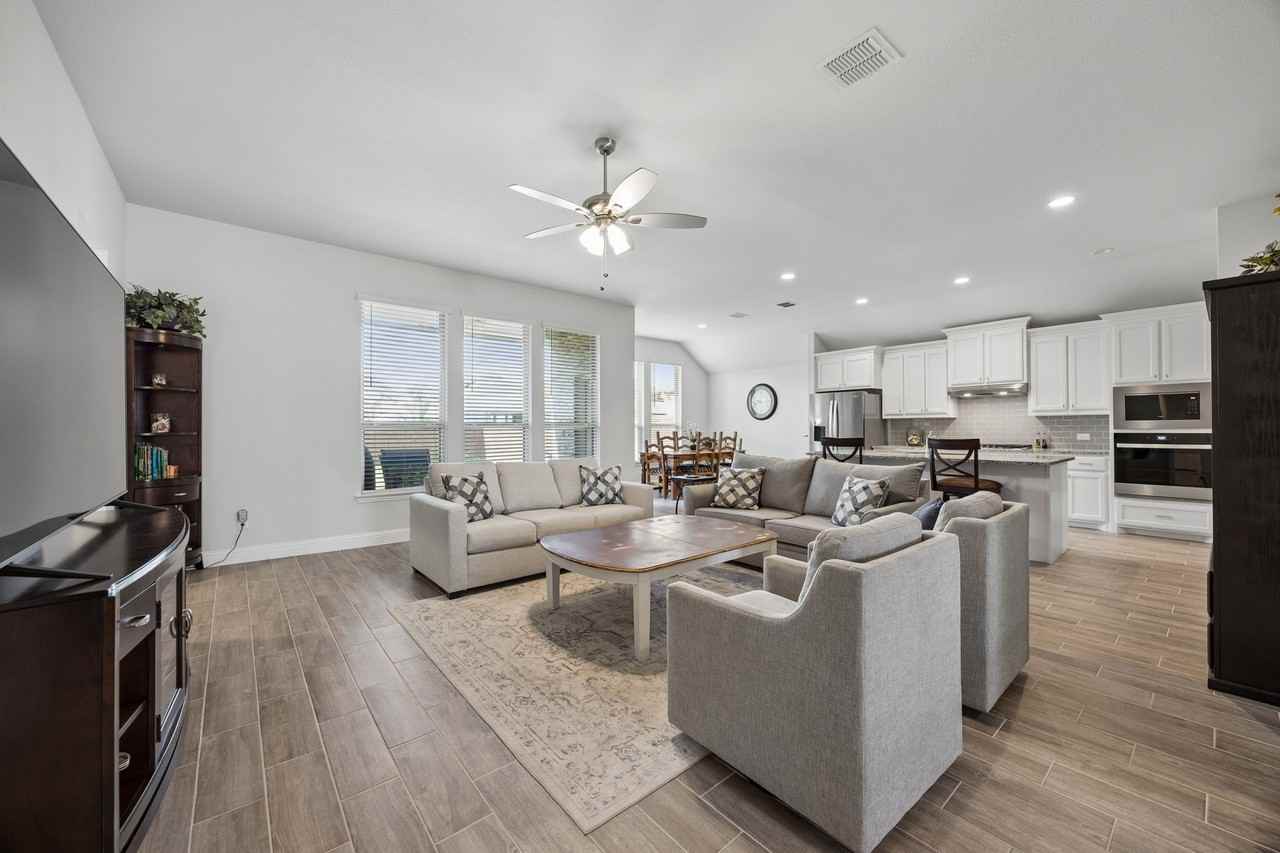1009 Moss Grove Trl - Photo 4 of 29