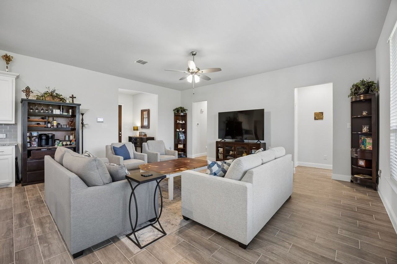 1009 Moss Grove Trl - Photo 6 of 29