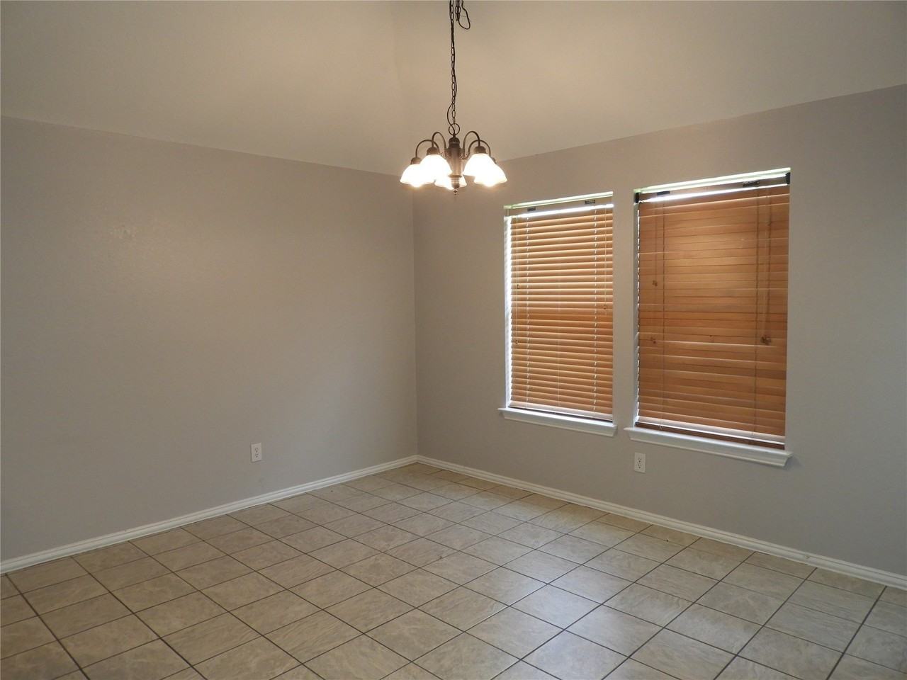 4705 Brookridge Ave - Photo 4 of 14