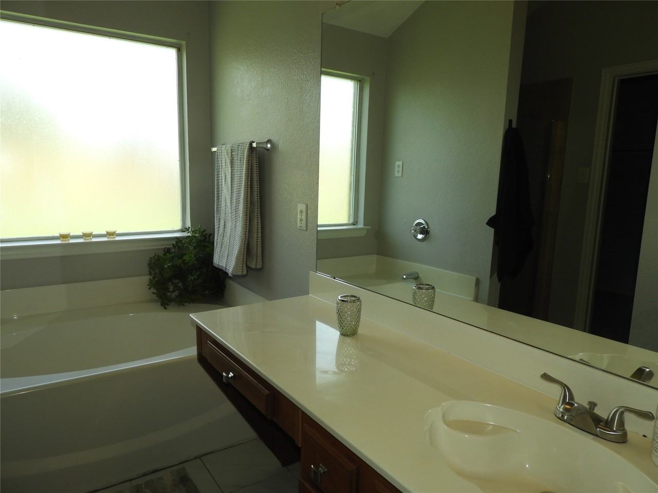 4705 Brookridge Ave - Photo 6 of 14
