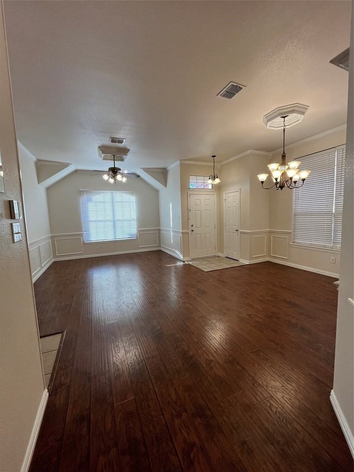 7208 Kentish Dr - Photo 3 of 38