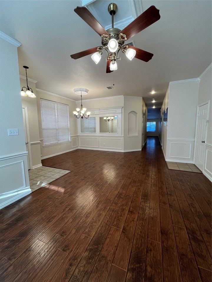 7208 Kentish Dr - Photo 4 of 38